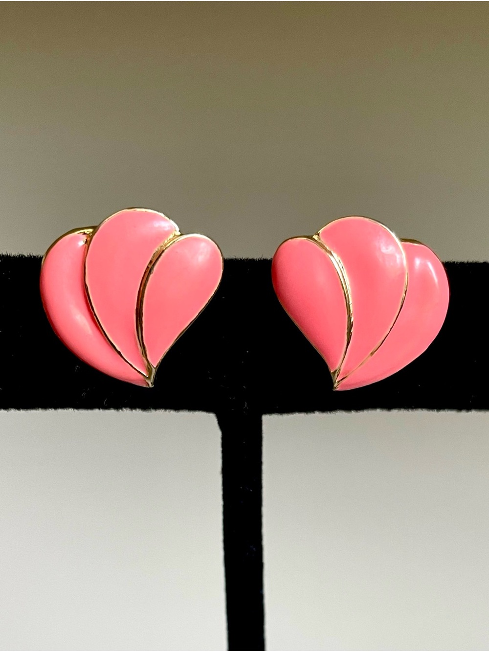 Vintage Pink Enamel Petal Heart Fan Shell Earrings Retro Barbiecore Gold Tone